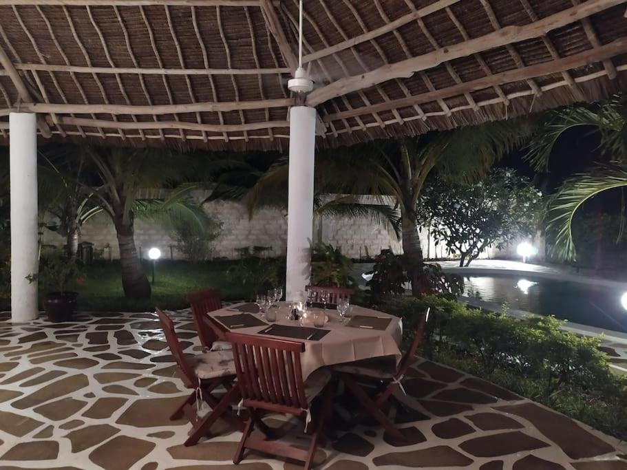 Twiga House Resort Piscina ☆☆☆☆☆ Pearl Beach Watamu Ngoại thất bức ảnh